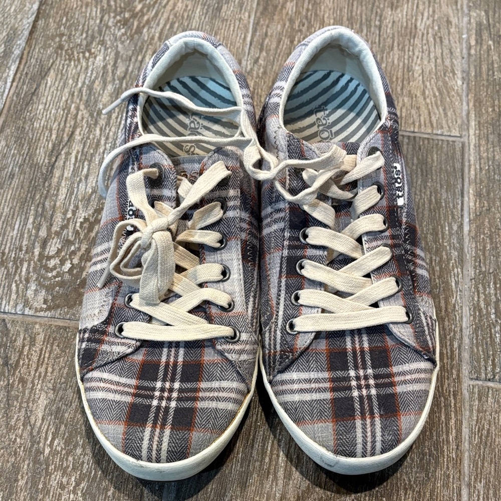 Taos Star Women’s plaid print canvas sneakers size 8.5